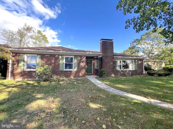 3402 Cloverfield Rd, Harrisburg, PA 17109