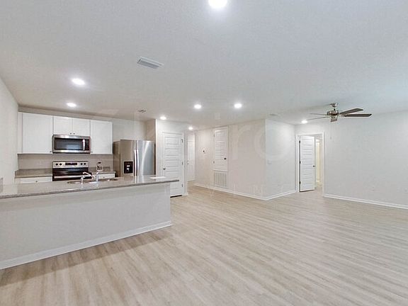 5th image of 293 Monarch Ln