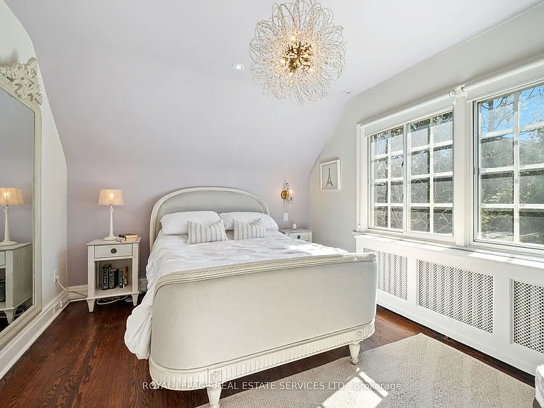 60 Thompson Ave — Photo 36