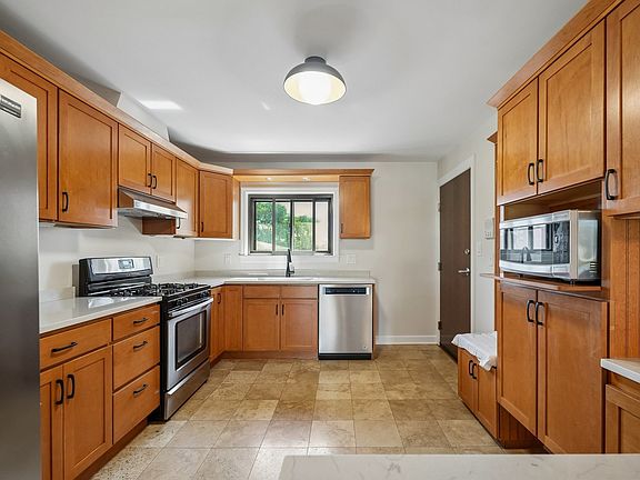 4th image of 928 W Irving Park Rd APT 309