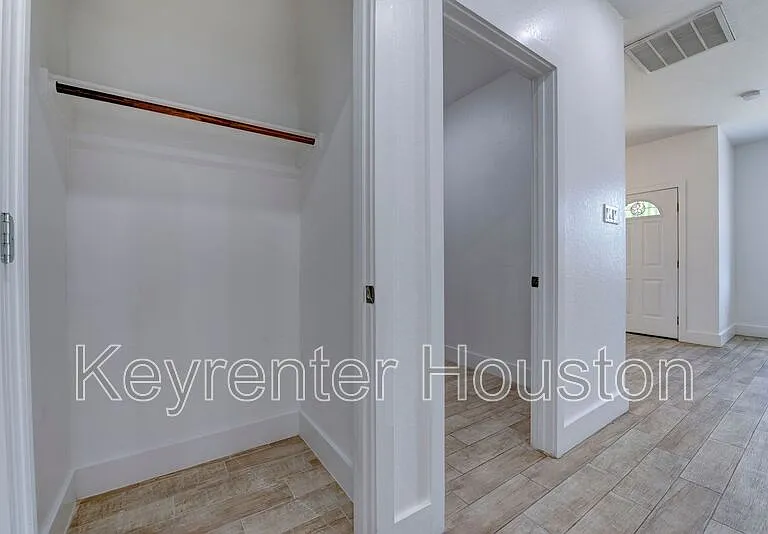 5121 Southwind St — Photo 16