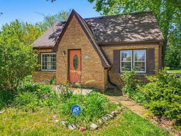 W226N3045 Duplainvlle ROAD, Waukesha, WI 53186