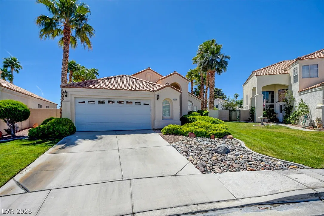 3 bed, 2.0 bath, 1632 sqft, $2,995 — Photo 3