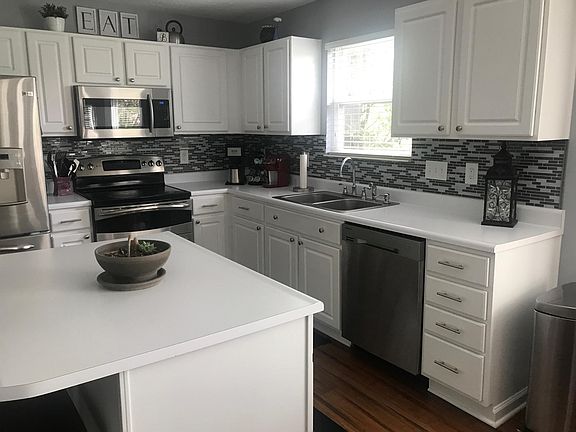 3rd image of 7723 Alexandra Dr