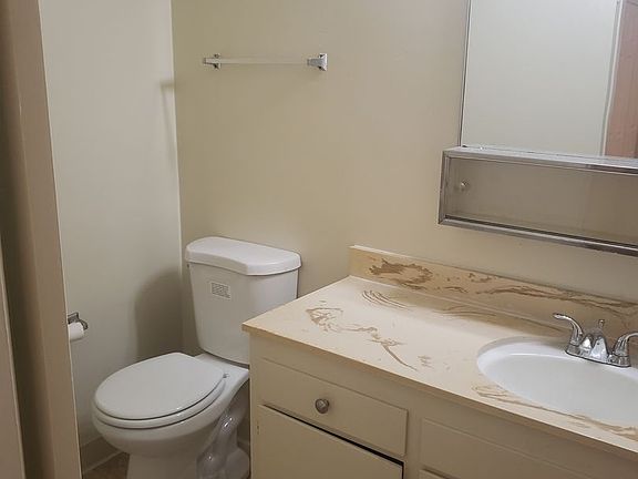 5th image of 107 E Buckthorn St APT 1