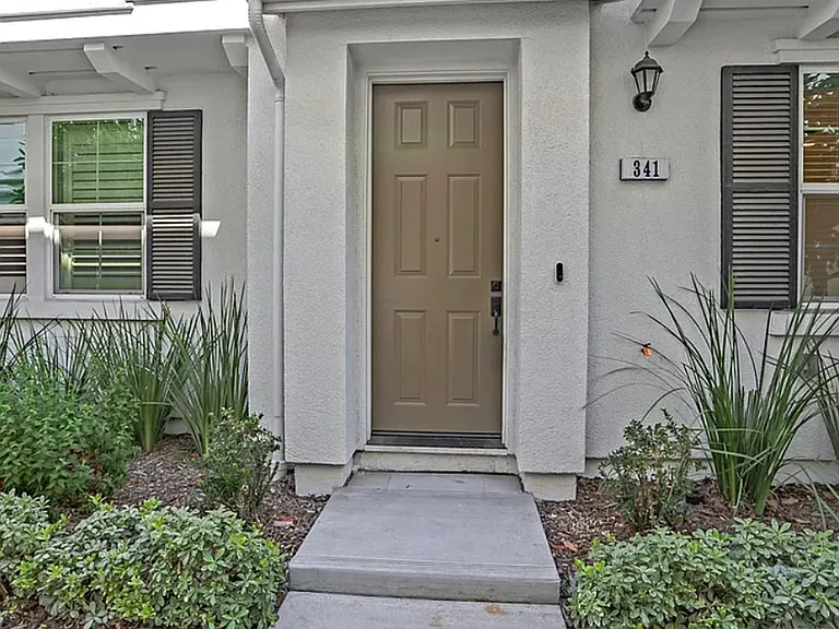 341 Wild Rose Way — Photo 2