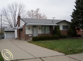 18101 S Wind Dr, Fraser, MI 48026