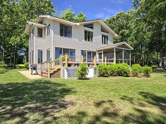 3rd image of 524 Blue Water Dr