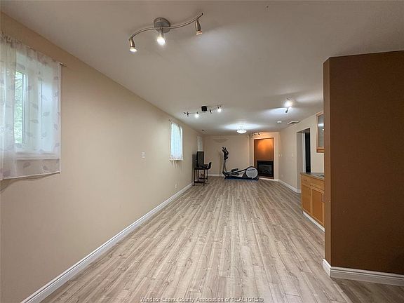 5th image of 2141 Longfellow Ave