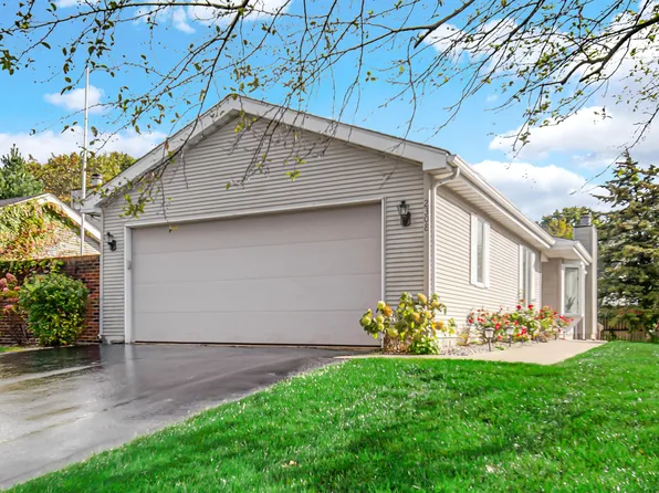 2308 Deerpath Dr W, Schererville, IN 46375