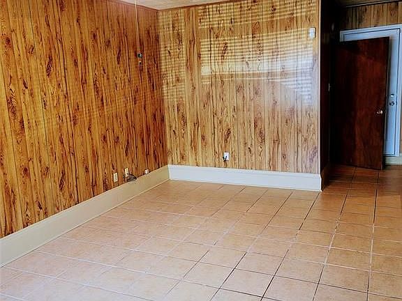 5th image of 5021 Holloway Dr