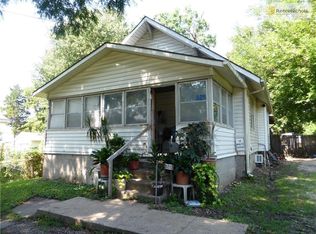 828 S Crysler Ave, Independence, MO 64052