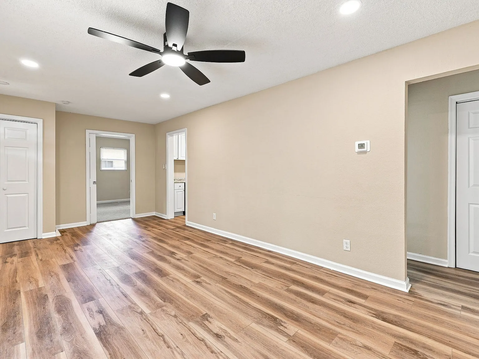 4 bed, 1228 sqft, $2,150 — Photo 3