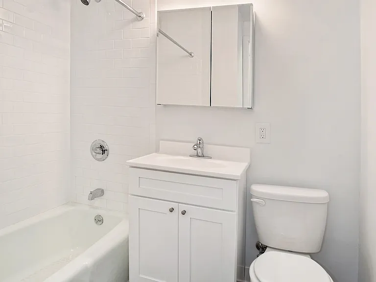 333 E 45th St #14E — Photo 7