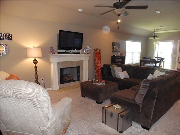 3rd image of 3088 N Raven Ln