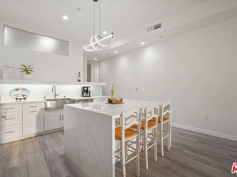 1100 Wilshire Blvd #3307 — Photo 5