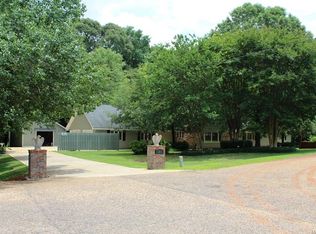 414 Dogwood Dr, Deatsville, AL 36022