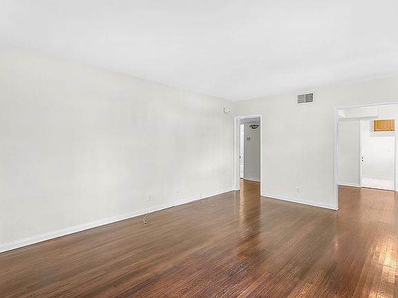 4th image of 220-222 S Rexford Dr #220-A