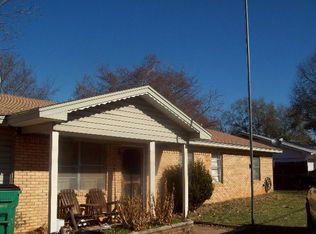 119 Clover Ln, Palestine, TX 75803