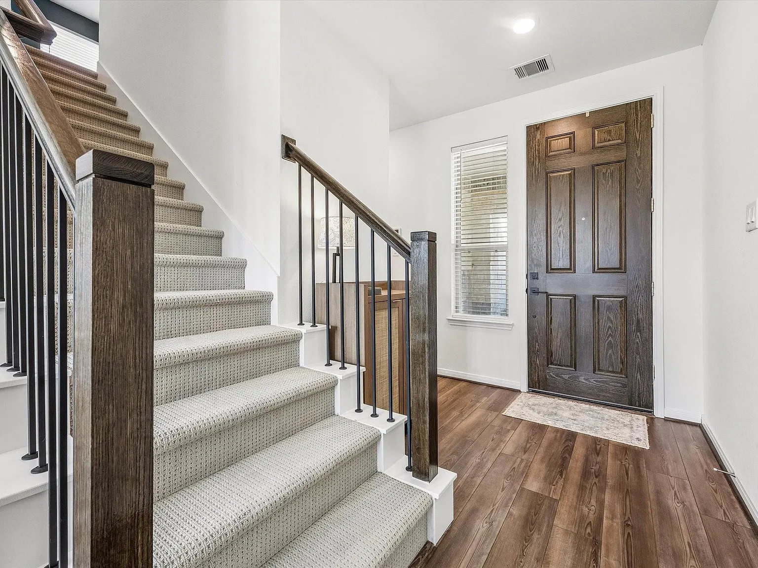 3 bed, 2.5 bath, 1860 sqft, $2,700 — Photo 4