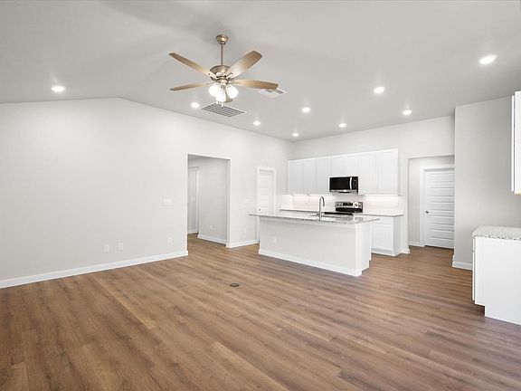 5th image of 2901 Corpus Ave