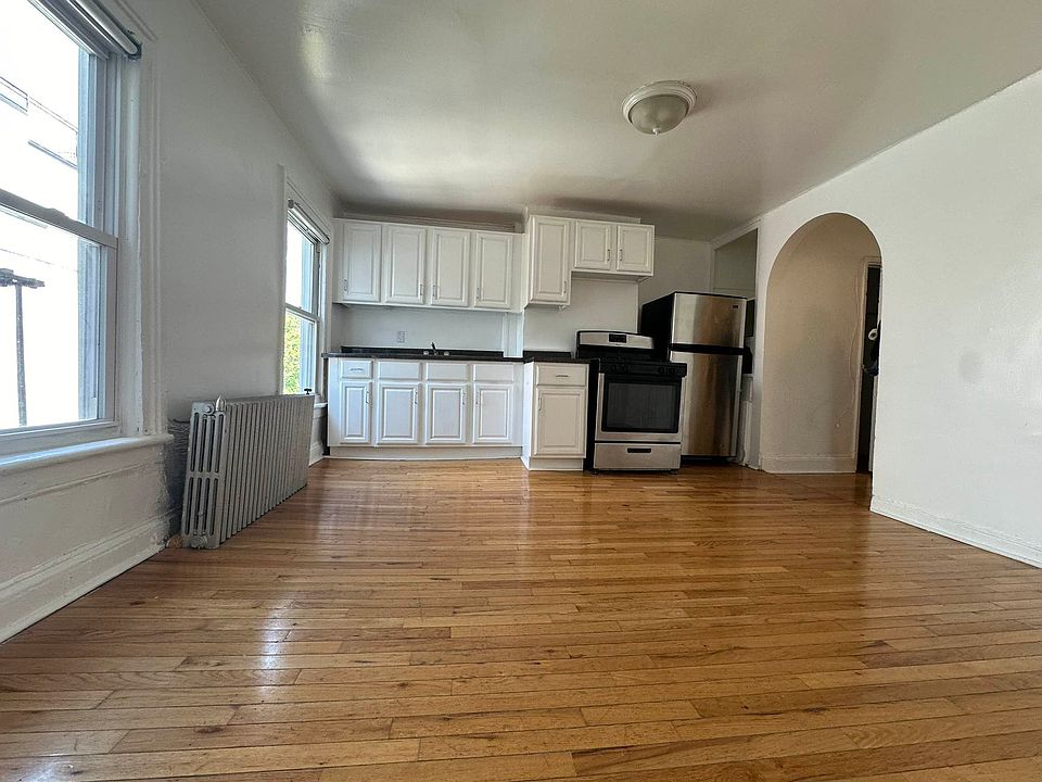 1st image of 190 Scholes St APT 3R