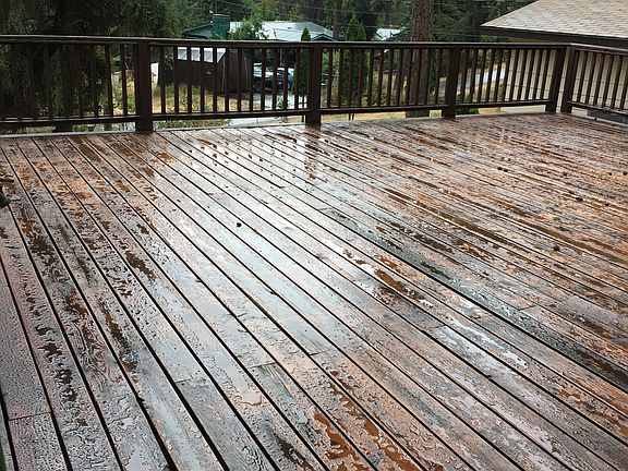 HUGE SUNNY DECK