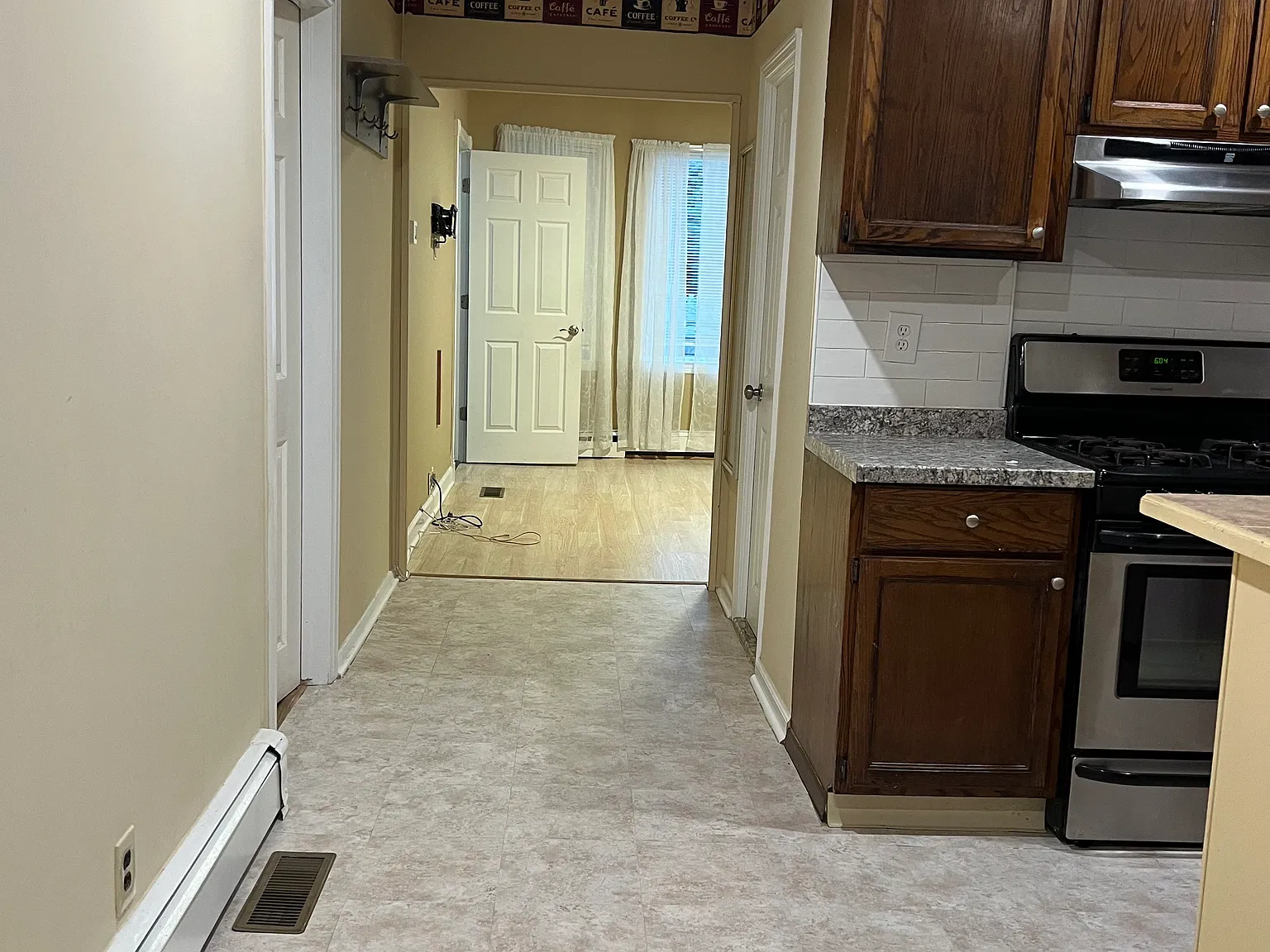183 Hayward Pl — Photo 4
