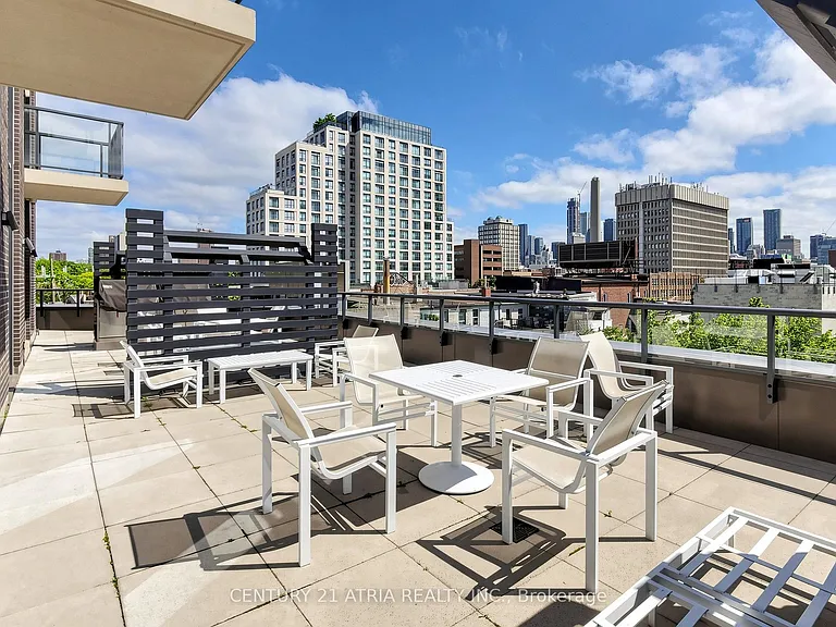 297 College St #910 — Photo 46