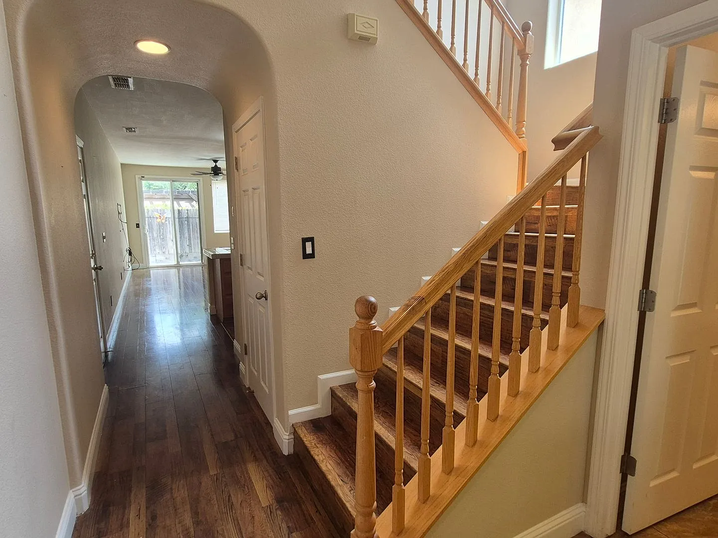 Adorable 3 bedroom 2.5 bath home — Photo 4