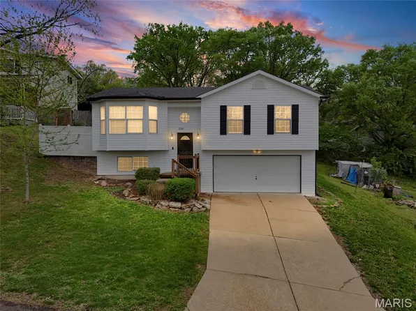 2766 Harmony Hills Dr, Arnold, MO 63010