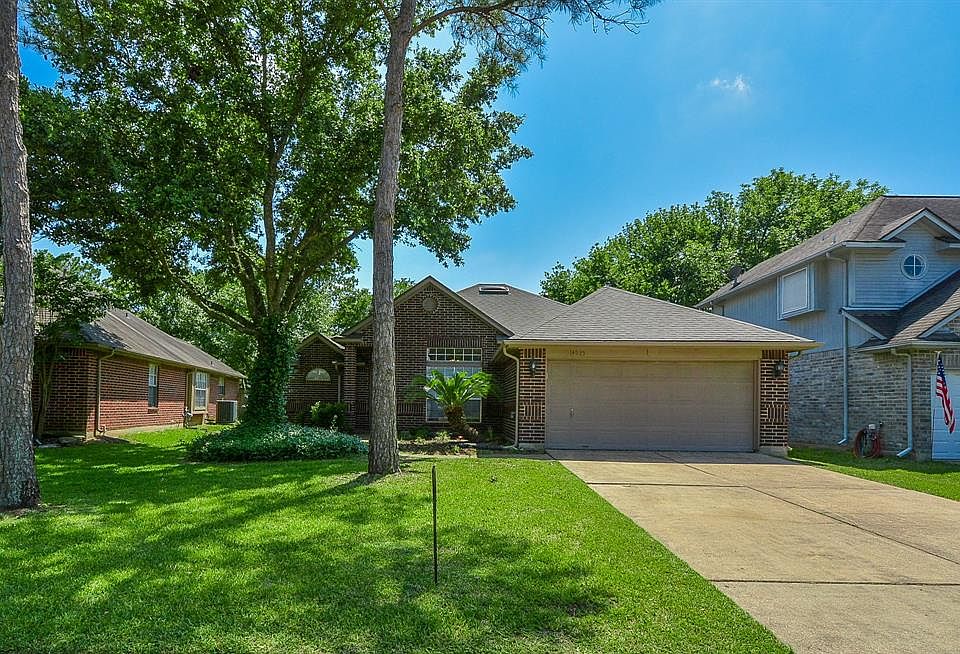 1st image of 14935 Chestnut Falls Dr