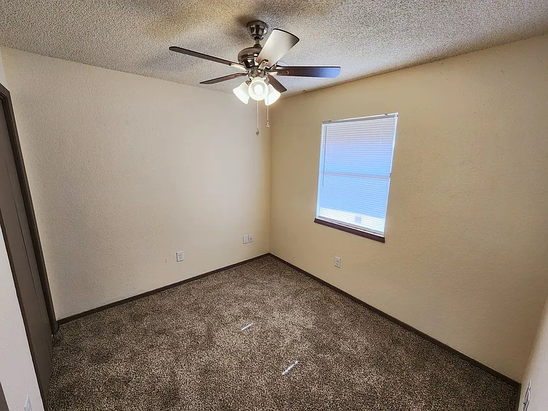 2509-2511 Pecan Dr — Photo 10