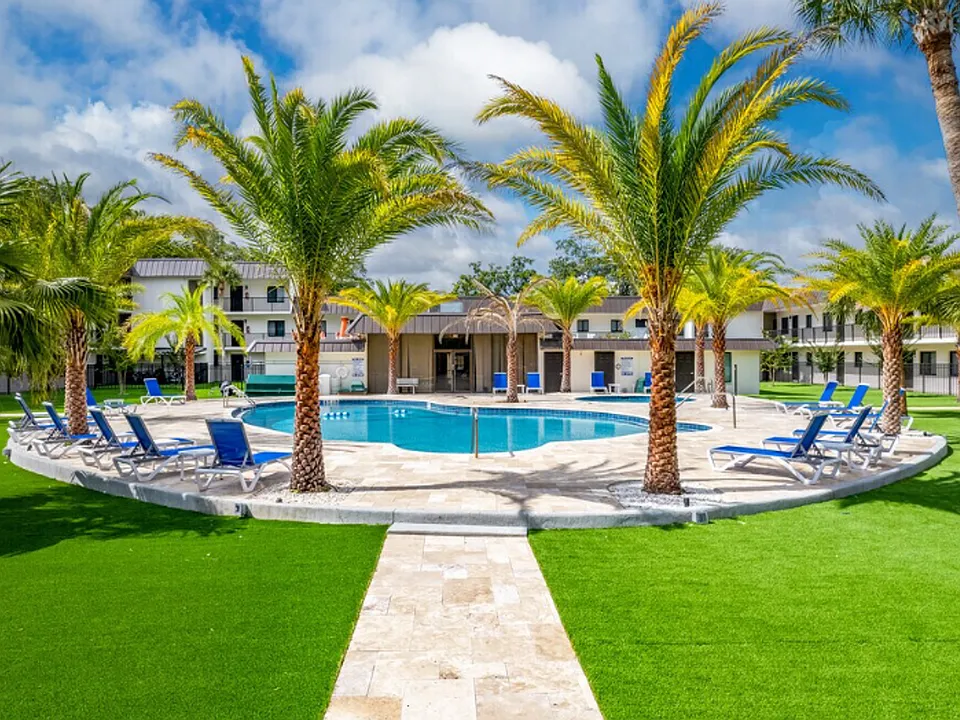 Pearl Cove Apartments