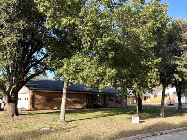 1417 Oak Hills Dr, Graham, TX 76450