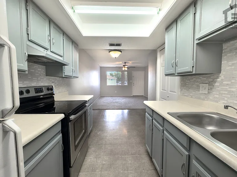 529 E 6th Dr — Photo 12