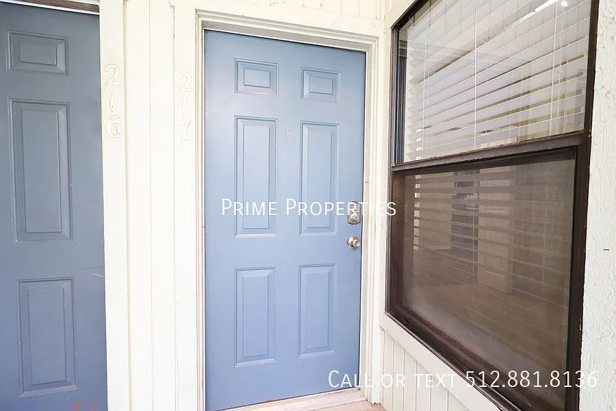 Amazing Condo, Incredible Location! — Photo 2