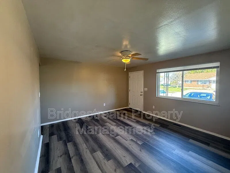 2 bed, 1.0 bath, $950 — Photo 1