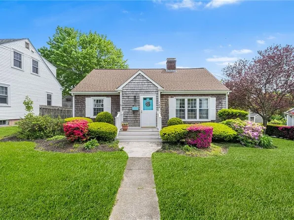 146 Bay View Ave, Bristol, RI 02809