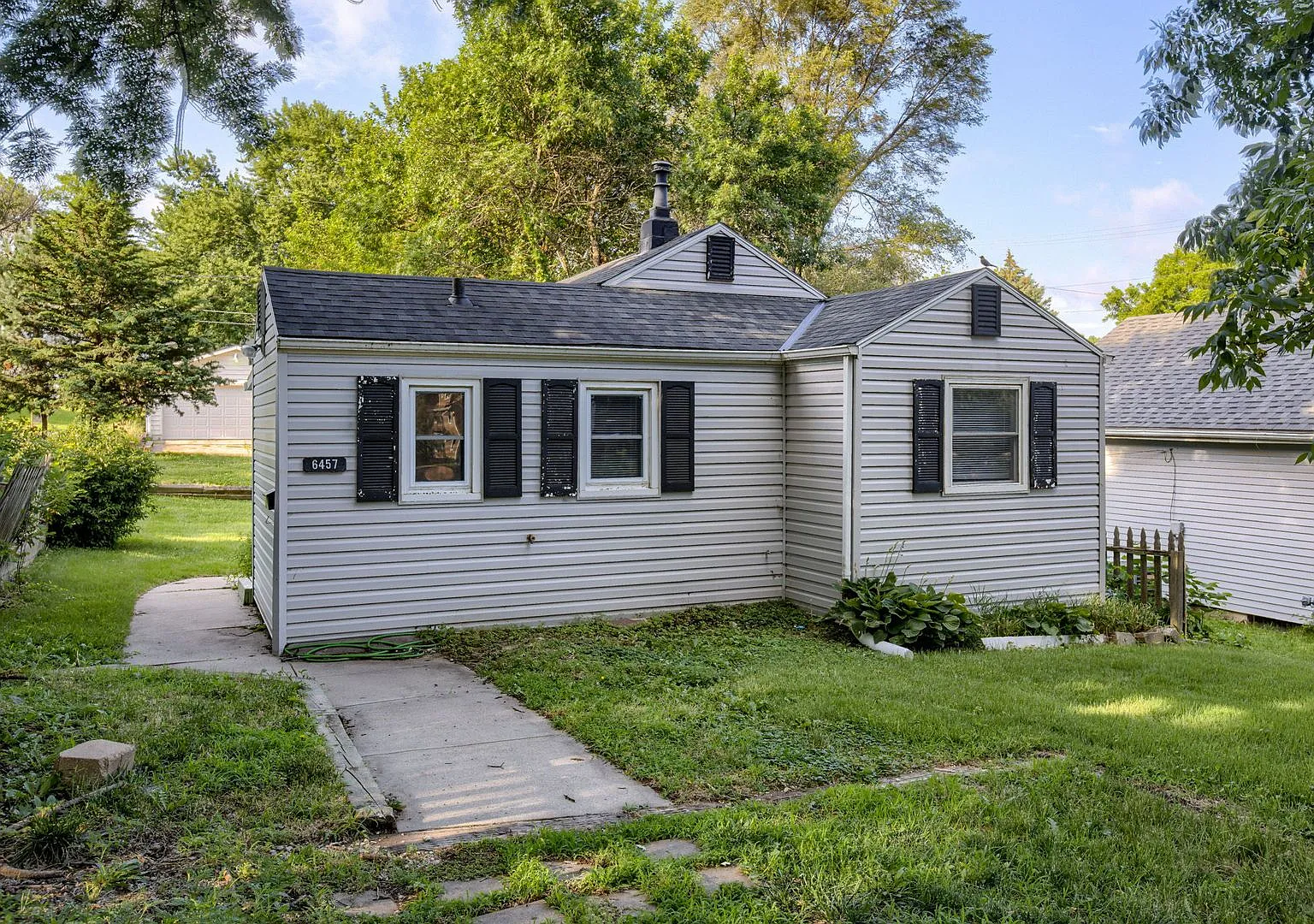2 Bedroom Benson Charmer!! — Photo 2