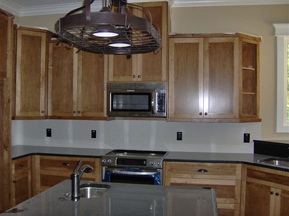 5th image of 2508 Laurel Dr