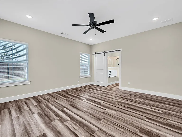 521 Saucer Dr — Photo 22