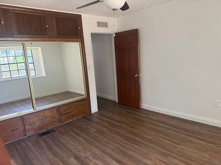 18192 Merrill Ave — Photo 11