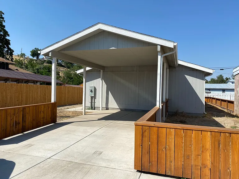 253 W Main St — Photo 2