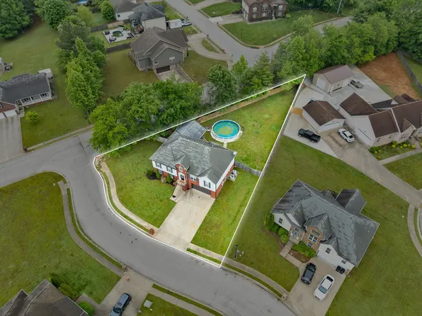 125 W Observatory Dr, Clarksville, TN 37040