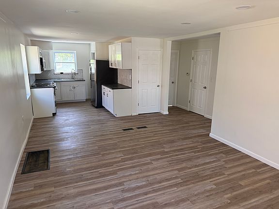 3rd image of 2031 Carpenter Dr