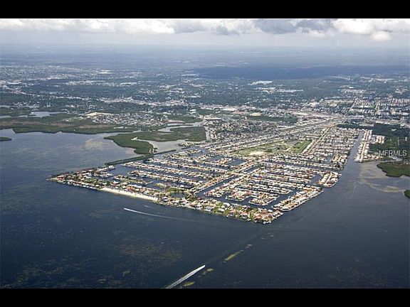 Gulf Harbors waterfront