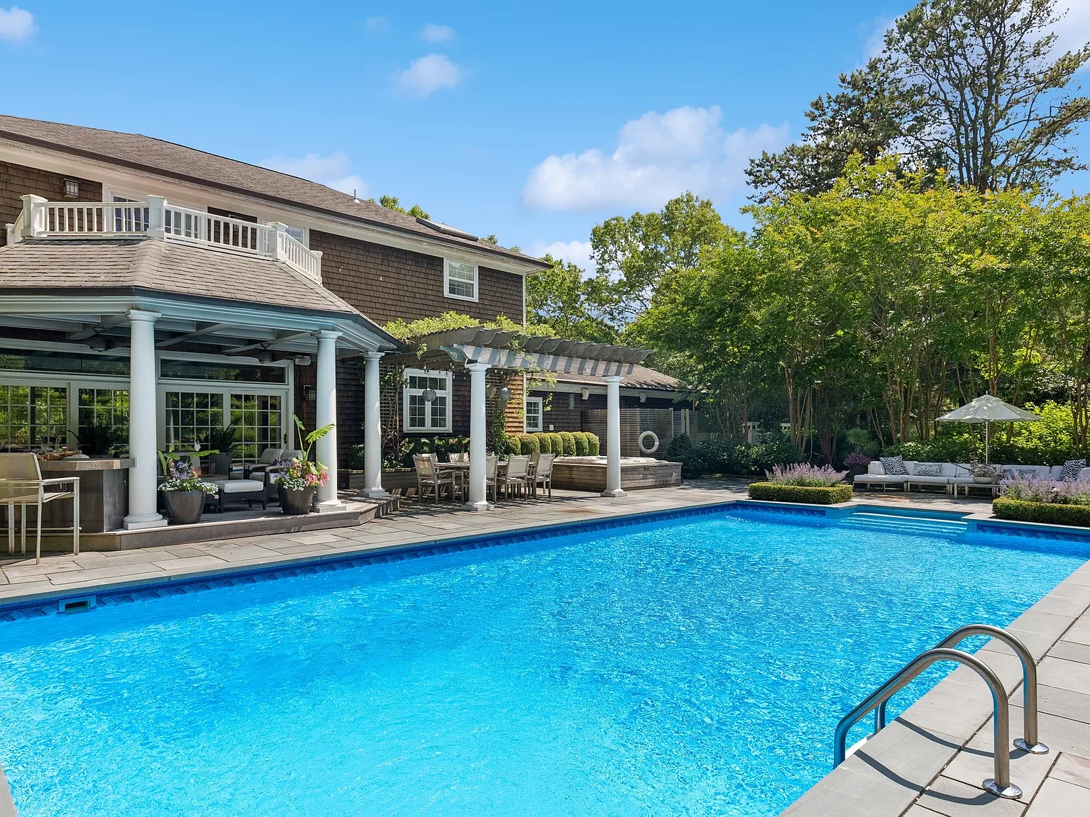 Your Dream Hamptons Retreat: 6 Bedrooms, Pool and Tennis Court — Photo 4