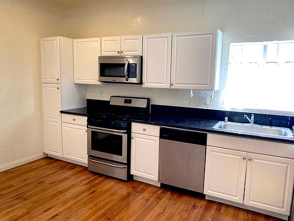 3rd image of 1231 S Plymouth Blvd APT 101