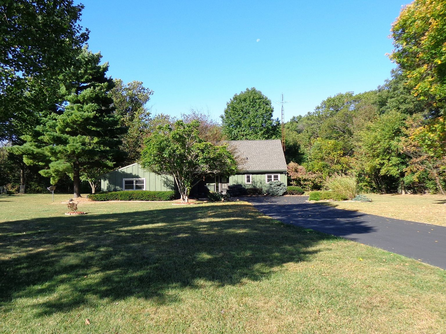 22 Lakeside Villa, Sullivan, IL 61951 Zillow